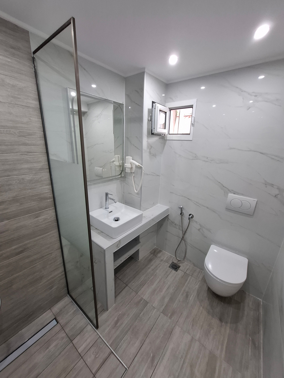 Renovated bathroom facilities - Theramvos ground floor studio Polychrono