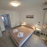 Ground floor studio bedroom with modern furnishings - Theramvos Polychrono